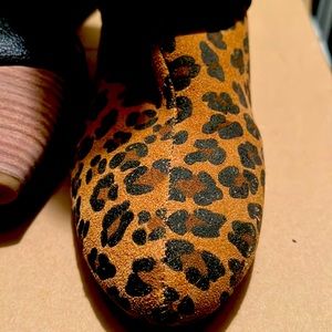 Mall Bernstein Footwear New York animal print leather boots in size 11 W.
